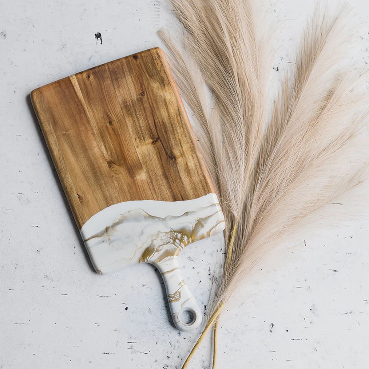 Medium Acacia Cheeseboard Gold Quartz