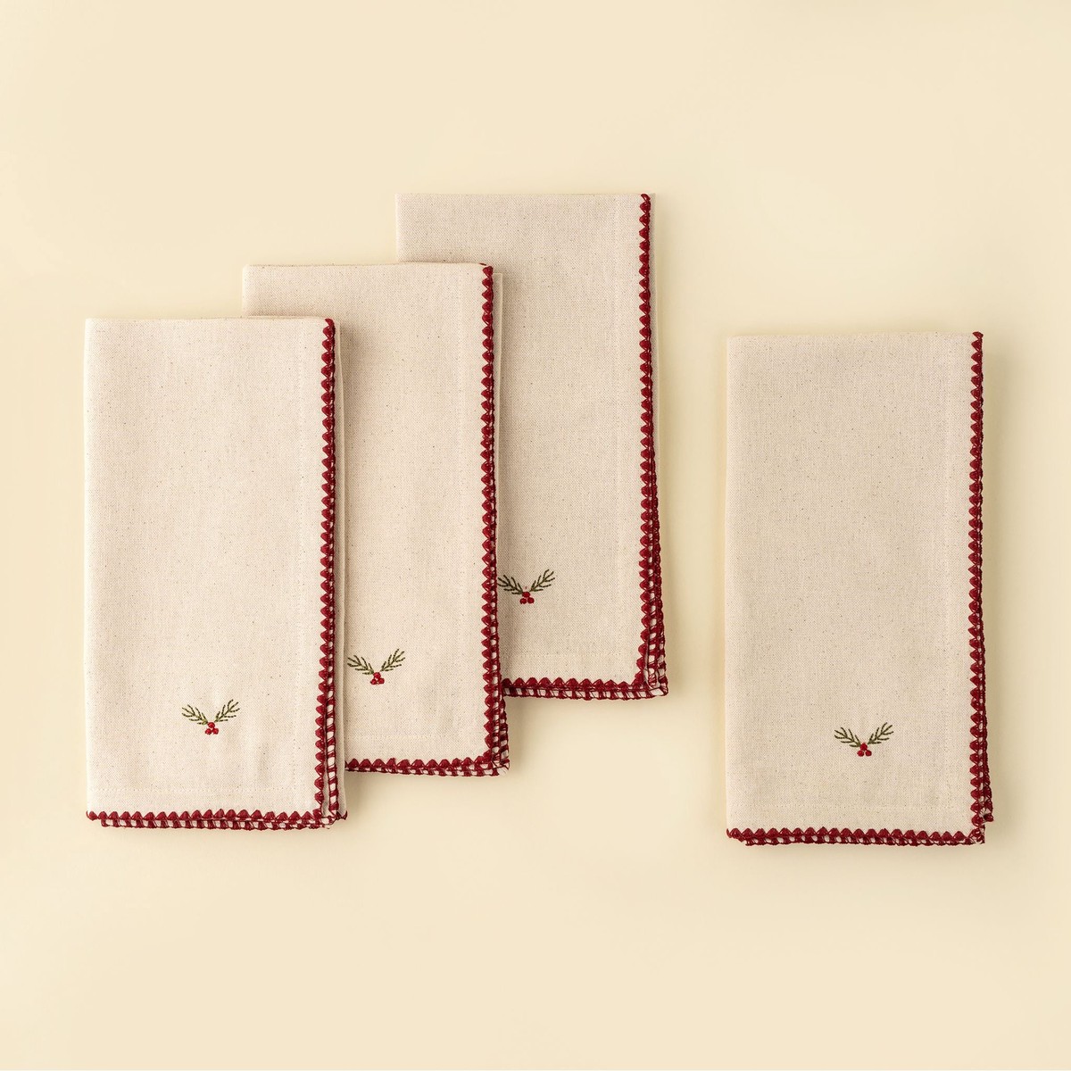 Holly Embroidered Napkins Set